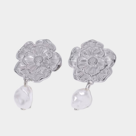 Arete flor perla plateado