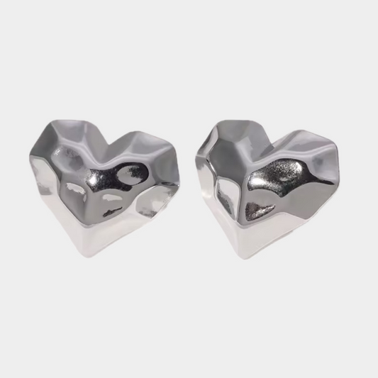 Arete corazon brutal plateado