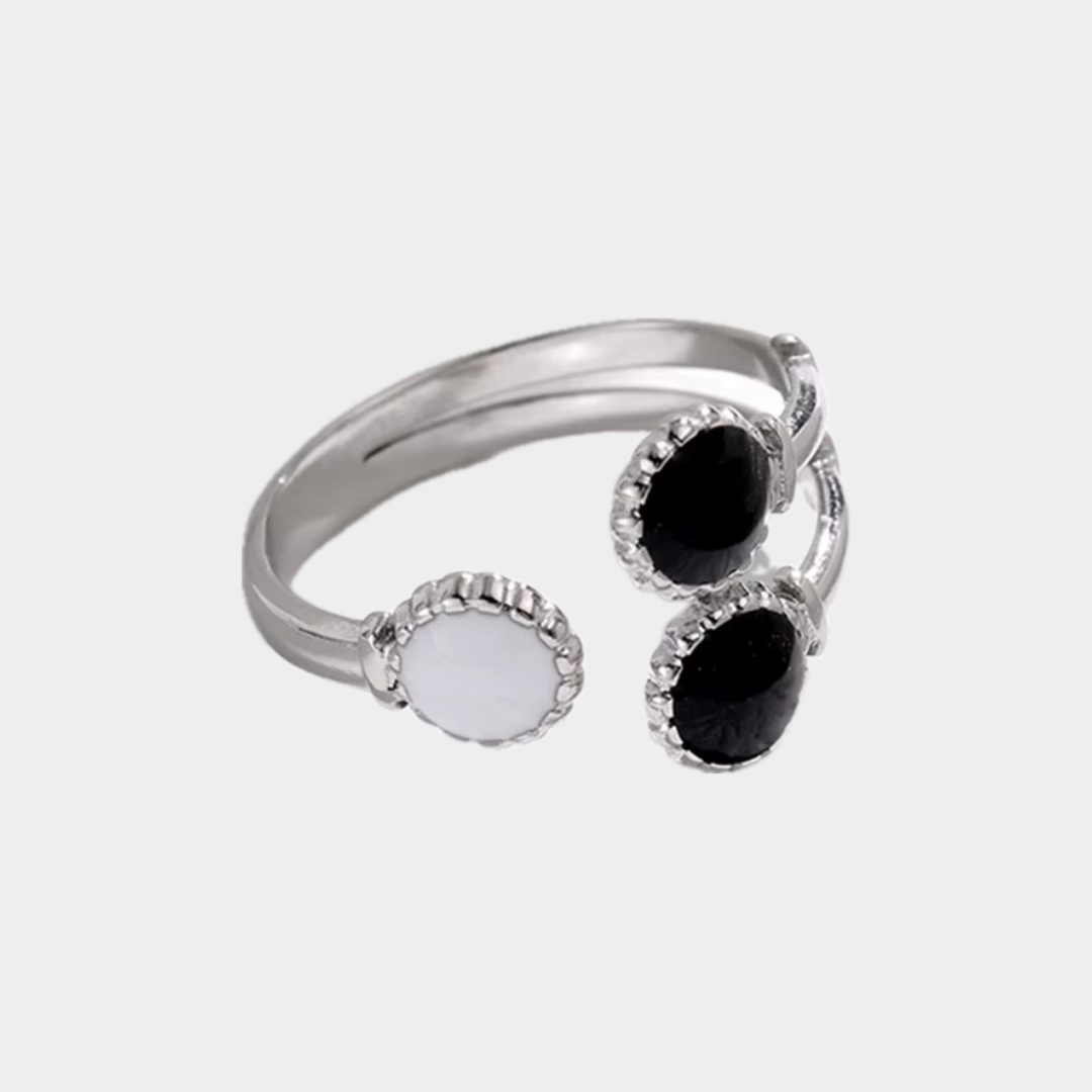 Anillo ébano y marfil plateado
